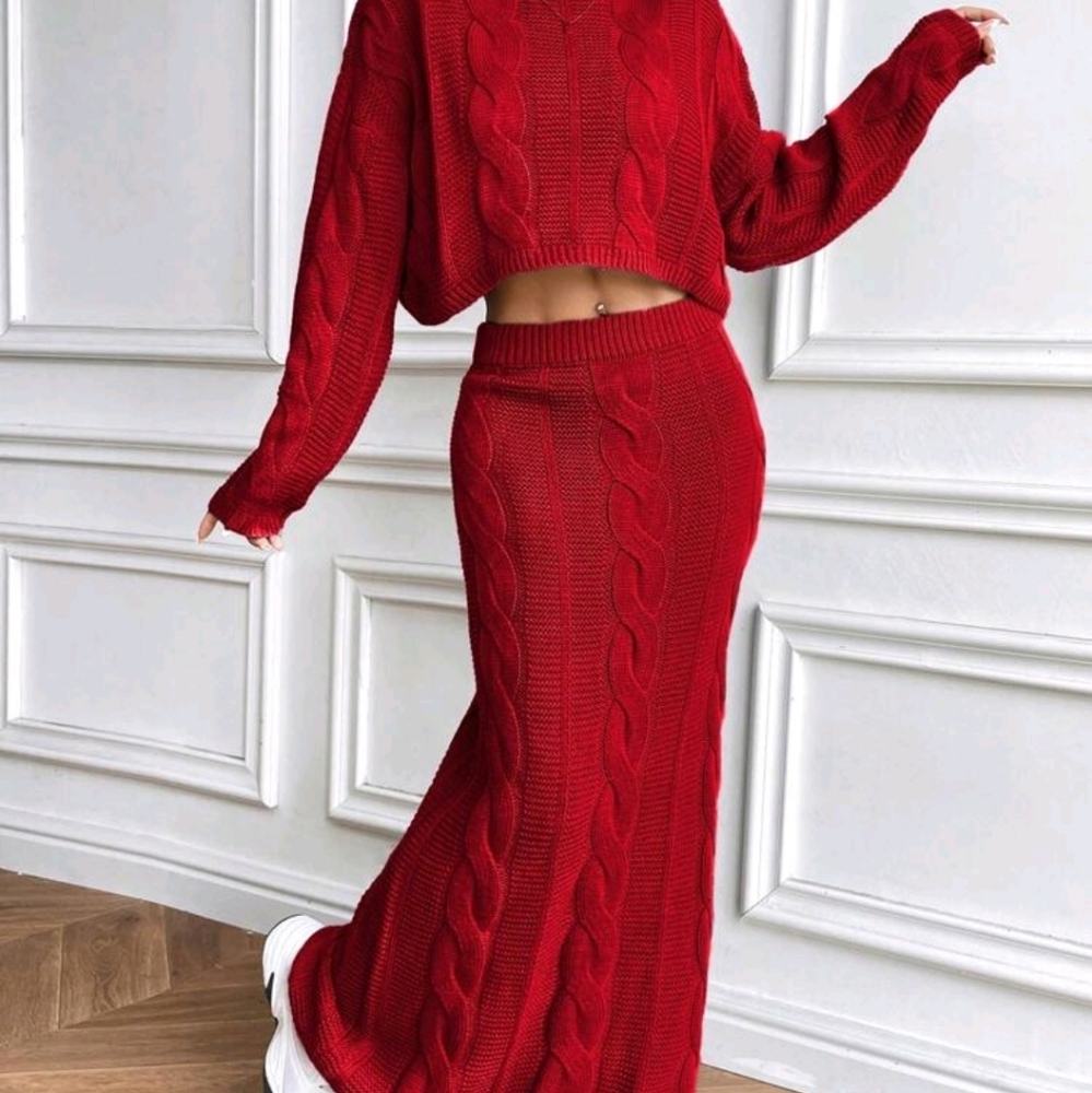 Chunky Cable Knit Crew Neck Loose Short Sweater + Cable Knit Long Skirt Set - Picture 4 of 6